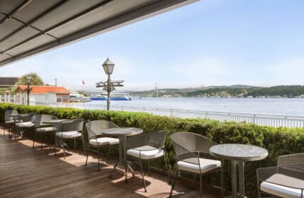 Shangri-La Bosphorus, Istanbul gay-friendly hotel outdoor seating area. Bosphorus view. Gay travel advice. Hotel with Bosphorus view.