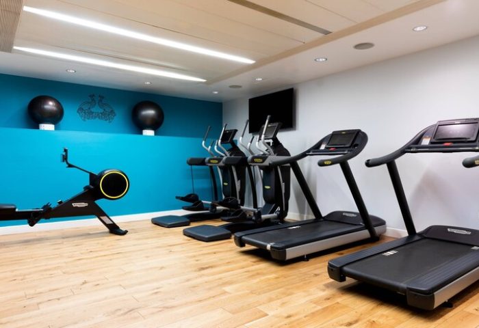 St. Pancras Renaissance Hotel London gym. Treadmills, elliptical machines, and rowing machine. Gay-friendly hotel fitness center.