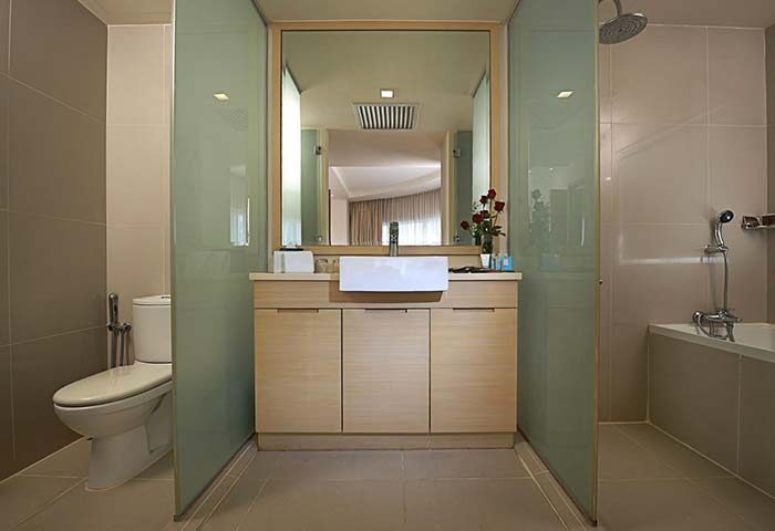 ANSA Hotel Kuala Lumpur gay-friendly bathroom. Modern design with toilet, sink, mirror, and bathtub. Ideal for gay men travelers.