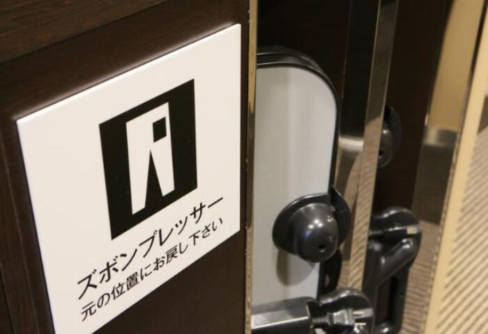 APA Hotel Shinjuku-Gyoemmae: Pants press in a room. Gay-friendly hotel in Tokyo, Japan. Useful for gay travelers to keep clothes neat.