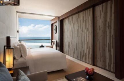 Alila Seminyak gay-friendly hotel room with ocean view. Modern design, neutral tones, and a serene atmosphere. Ideal for gay travelers.