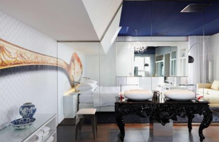 Andaz Amsterdam Prinsengracht gay-friendly hotel room. Modern design with spoon art, twin sinks, & blue ceiling. Luxury stay in Amsterdam.