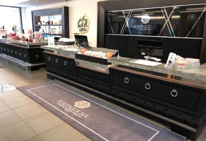 Arthotel ANA Boutique Six reception area. Gay-friendly hotel with stylish design. Boutique Six hotel interior, a welcoming space for gay travelers.