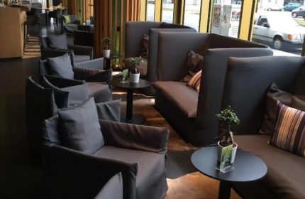 Axel Hotel Berlin Adults Only: Gay-friendly hotel lounge area with comfortable seating, tables, and a view of the city street. Modern design.