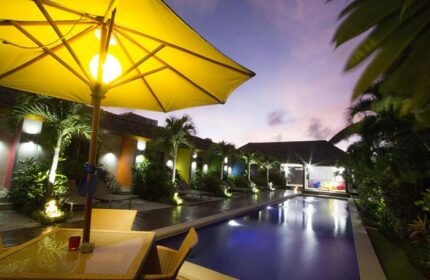 Balinea Villa & Spa pool at dusk. Gay-friendly hotel with a relaxing atmosphere. Perfect for gay travel. The villa offers a unique spa experience.