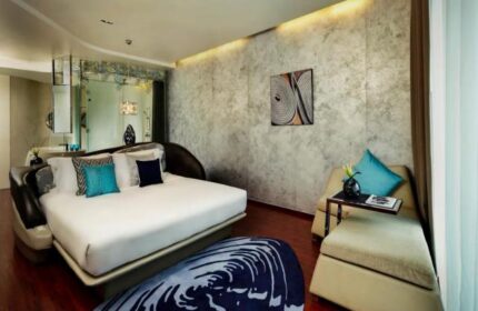 Gay-friendly hotel Baraquda Pattaya Mgallery room. Modern design with bed, seating area, and stylish decor. Upscale gay travel in Thailand.