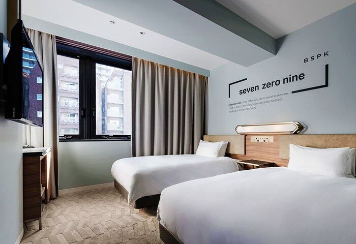Bespoke Hotel Shinjuku room with twin beds. Gay-friendly hotel in Shinjuku, Tokyo. Modern interior with city view. Ideal for gay travelers.