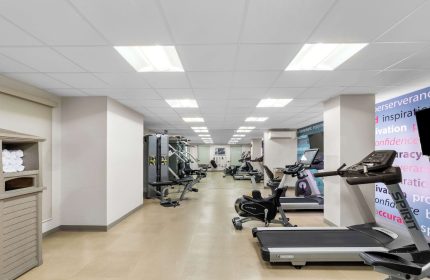 Best Western Plus Hotel Montreal's gym. Treadmills, bikes, & weights for gay travelers. Stay fit on your Montreal vacation.