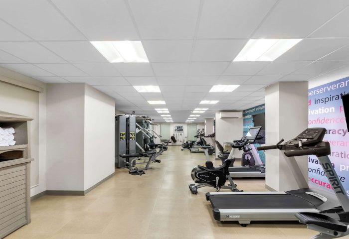 Best Western Plus Hotel Montreal's gym. Treadmills, bikes, & weights for gay travelers. Stay fit on your Montreal vacation.