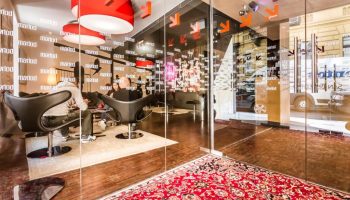 Bohem Art Hotel's lobby. Gay-friendly hotel with modern design, stylish chairs, and red accents. Ideal for gay travel and a welcoming atmosphere.