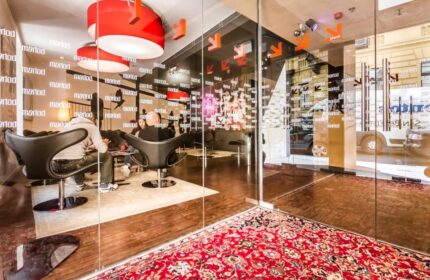 Bohem Art Hotel's lobby. Gay-friendly hotel with modern design, stylish chairs, and red accents. Ideal for gay travel and a welcoming atmosphere.