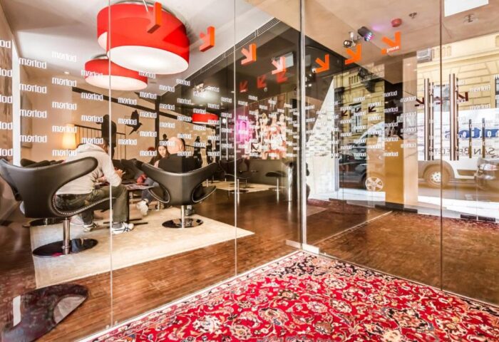 Bohem Art Hotel's lobby. Gay-friendly hotel with modern design, stylish chairs, and red accents. Ideal for gay travel and a welcoming atmosphere.