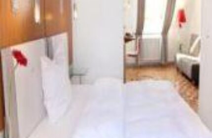 Boutique Hotel 026 Köln St. Michael room. Gay-friendly hotel with bed, desk, and sofa. Modern design for gay men's travel in Cologne, Germany.
