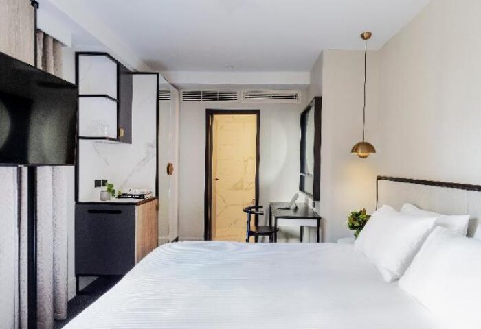 Brady Hotels Jones Lane gay-friendly hotel room. Modern interior with bed, desk, and storage. A comfortable and stylish space for gay travelers.