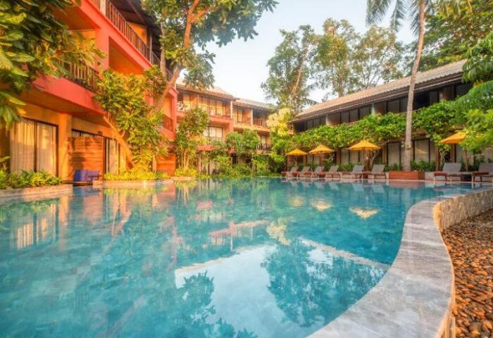 Buri Rasa Koh Phangan gay-friendly hotel pool view. Tropical resort with sunbeds and umbrellas. Ideal for gay travel in Thailand.