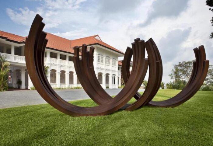 Capella Singapore Hotel sculpture. Gay-friendly hotel with modern art on green lawn. Luxury travel for gay men in Singapore.