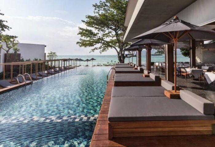 Casa De Mar Hotel's infinity pool and lounge area. Gay-friendly hotel with ocean views, ideal for gay men travel.