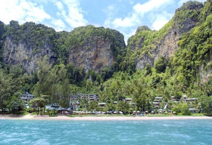 Centara Grand Beach Resort & Villas Krabi: Gay-friendly hotel with beach, lush greenery, and stunning cliffs. Perfect for gay men's travel.