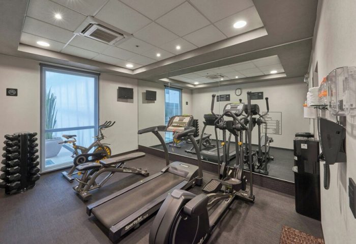 City Express Plus by Marriott Ciudad de Mexico Reforma El Angel gym. Treadmills, weights, and stationary bike. Gay-friendly hotel fitness center.