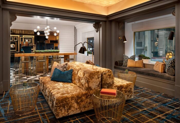 Courtyard San Francisco Downtown/Van Ness Ave gay-friendly hotel lobby. Stylish seating area with modern decor, ideal for gay travelers.