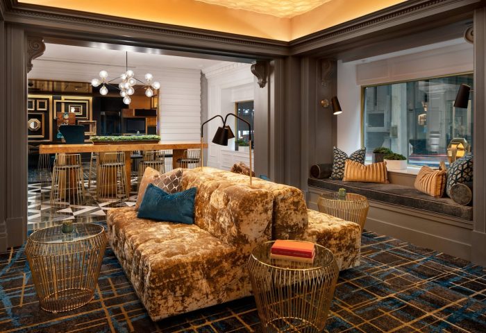 Courtyard San Francisco Downtown/Van Ness Ave gay-friendly hotel lobby. Stylish seating area with modern decor, ideal for gay travelers.