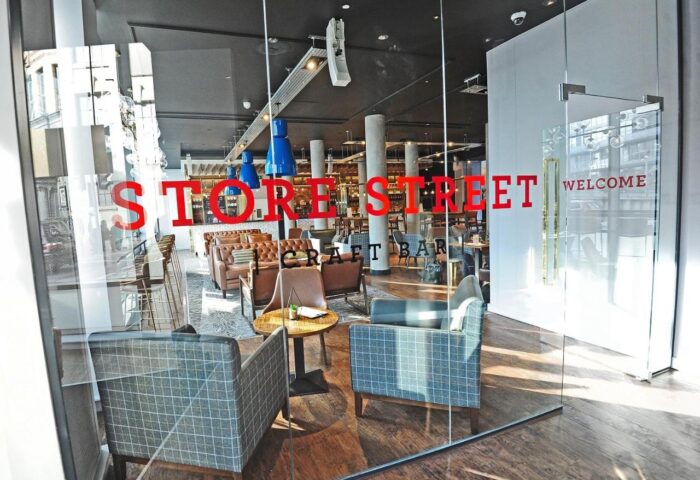 Store Street Craft Bar at DoubleTree by Hilton Hotel Manchester, Piccadilly. Gay-friendly hotel with stylish interior. Ideal for gay travelers.