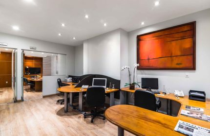 Eurostars Zona Rosa Suites office space. Gay-friendly hotel in Mexico City with modern desks, computers, and a conference room. Abstract art decor.