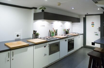 Flying Pigs Downtown Hostel Amsterdam kitchen. Gay-friendly hotel with cooking facilities for budget travelers. Shared kitchen space.