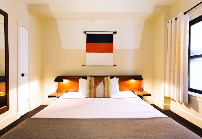 Freehand Chicago hotel room. Gay-friendly travel lodging with bed, lamps, and modern decor. A comfortable stay in Chicago.