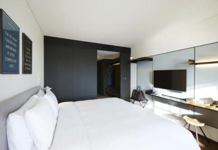 GLAD Yeouido hotel room. Gay-friendly hotel with a bed, TV, closet, and modern decor. A great choice for gay travelers in Seoul.