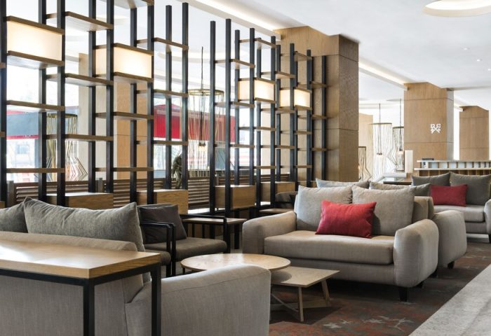 Galeria Plaza Reforma lobby seating area. Gay-friendly hotel featuring modern design, comfortable sofas, and stylish decor. Ideal for gay travelers.