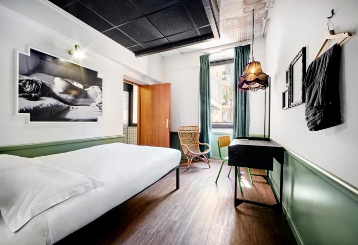 Generator Rome gay-friendly hotel room. Modern design, featuring a bed, desk, and stylish decor. Perfect for gay travelers seeking comfort.