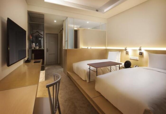Glad Live Gangnam hotel room. Gay-friendly travel in Seoul, South Korea. Twin beds, desk, and modern design. Comfortable stay in Gangnam.