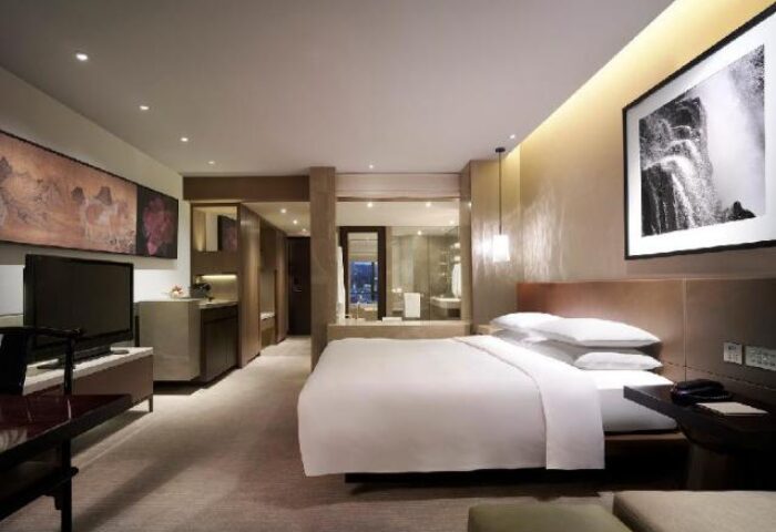 Grand Hyatt Hong Kong room. Gay-friendly hotel with a luxurious bed, modern decor, and a sleek bathroom. Perfect for gay travelers.
