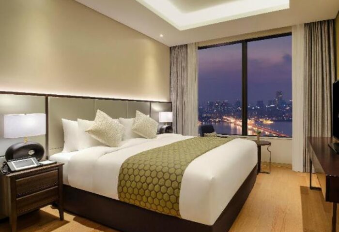 Grand Mercure Ambassador Hotel, Seoul Yongsan room. Gay-friendly hotel with a king bed, city view, and modern decor. Ideal for gay men travelers.