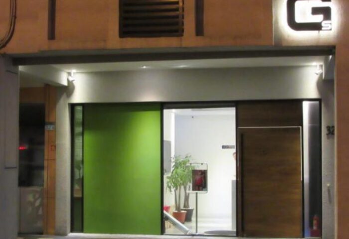 GS Gay Hotel entrance. Modern design with green and wood doors. Gay-friendly hotel, ideal for gay men travel. Stylish and welcoming.