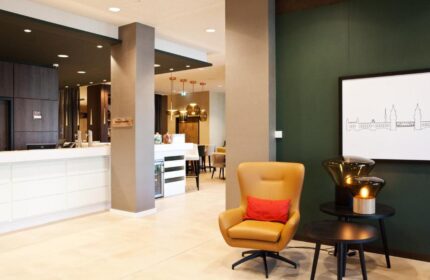 Hampton by Hilton Berlin City East Side Gallery lobby. Gay-friendly, pet-friendly hotel interior. Modern design, comfortable seating.