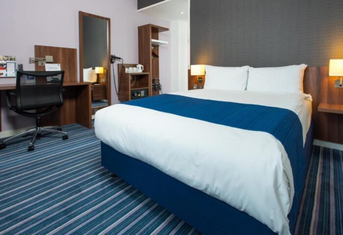 Holiday Inn Express London Vauxhall Nine Elms hotel room. Gay-friendly hotel with a double bed, desk, and closet space. Modern design.