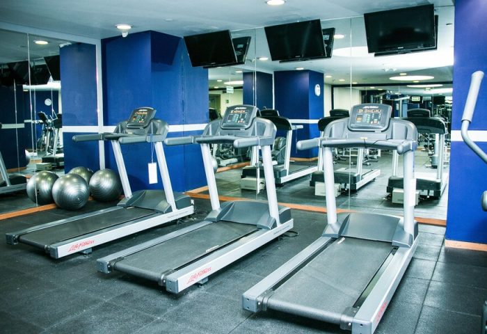 Holiday Inn Express Mexico Reforma gym. Treadmills, exercise balls, and TVs in a gay-friendly hotel. Fitness center at Mexico City hotel.