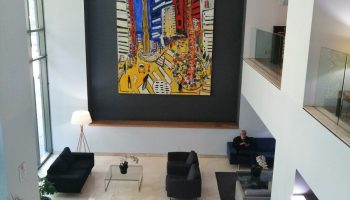 Holiday Inn Express Mexico Reforma lobby. Gay-friendly hotel with modern decor, art, and comfortable seating. Mexico travel advice.