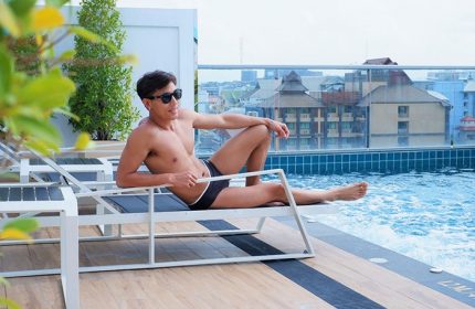 Gay-friendly Holiday Inn Express Pattaya Central: Man relaxing poolside. A perfect hotel for gay travelers in Pattaya, Thailand.