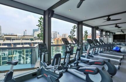 Holiday Inn Express Singapore Clarke Quay gym. Treadmills, bikes, and city views. Gay-friendly hotel fitness center. SG Clean Certified.