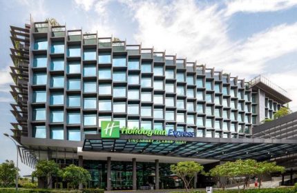 Holiday Inn Express Singapore Clarke Quay exterior. Gay-friendly hotel with SG Clean Certified. Modern architecture, blue sky.