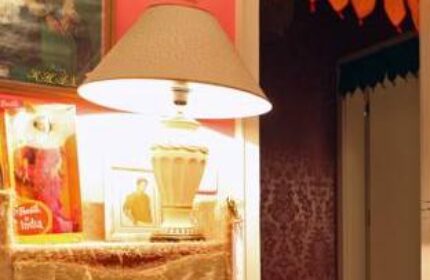 Interior detail at Hostel die Wohngemeinschaft, a gay-friendly hotel. Lamp, decorations, and a cozy atmosphere. Gay travel advice.