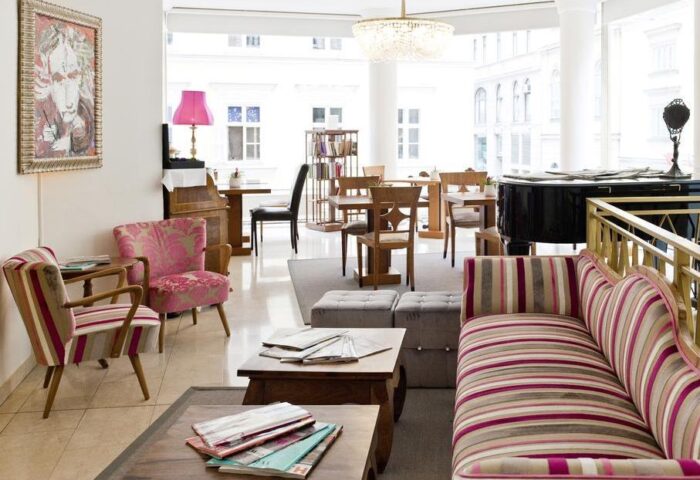 Gay-friendly Hotel Beethoven Wien lounge area. Stylish seating, piano, and Beethoven portrait. A welcoming space for gay travelers in Wien.