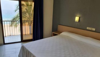 Hotel Bilbaino gay-friendly room with a sea view. Room includes a double bed, balcony, and beach view. Great for gay travel.