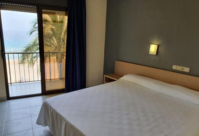 Hotel Bilbaino gay-friendly room with a sea view. Room includes a double bed, balcony, and beach view. Great for gay travel.