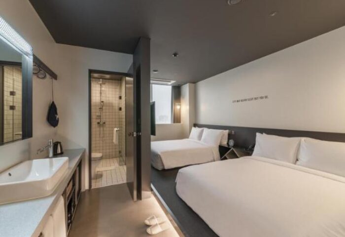 Hotel Cappuccino Seoul gay-friendly room. Modern design, two beds, bathroom with shower. Great choice for gay travel in Seoul, South Korea.