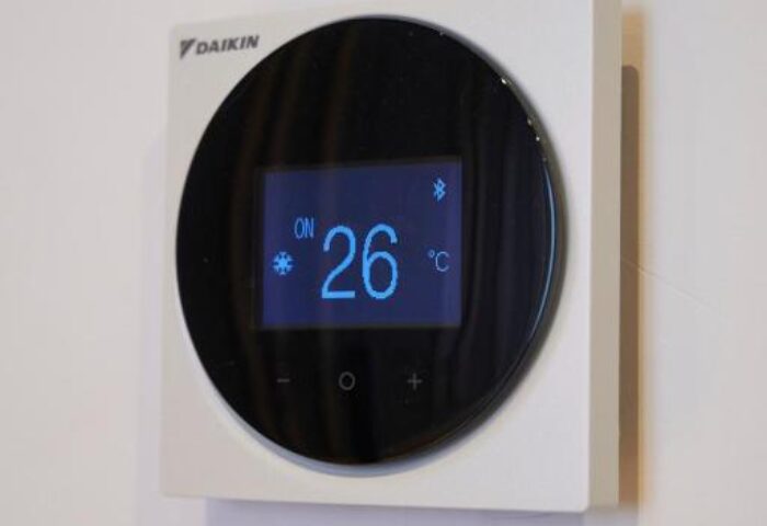 Hotel Central Lodge: Daikin thermostat displaying 26°C. Gay-friendly hotel room comfort for gay men travelers.