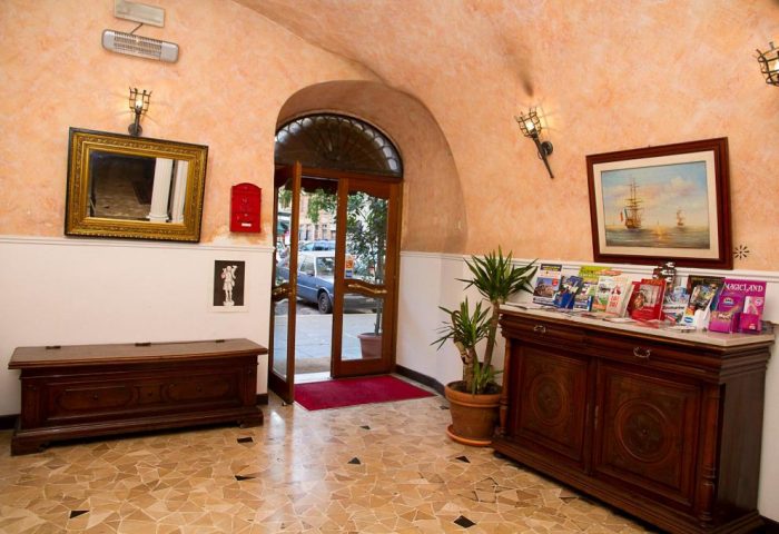 Hotel Giubileo's gay-friendly lobby. View of the entrance, furniture, and decor. A welcoming space for gay travelers in Rome, Italy.